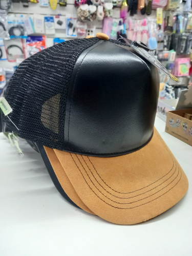 Gorra trucker cuero